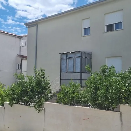 Dominos Apartment